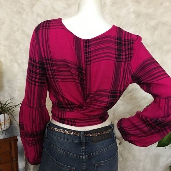Wild Fable crop wrap top with puffed sleeves! SOFT - Picture 5 of 9